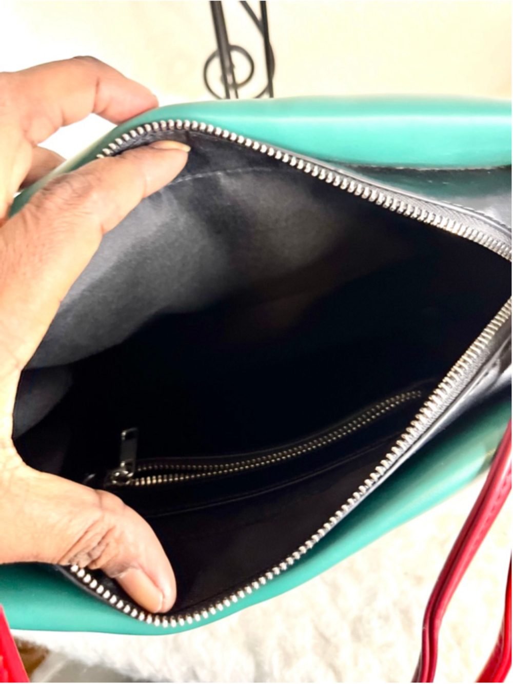 HVISK Soft Structured Shoulder Bag Green with red handles - Picture 4 of 7